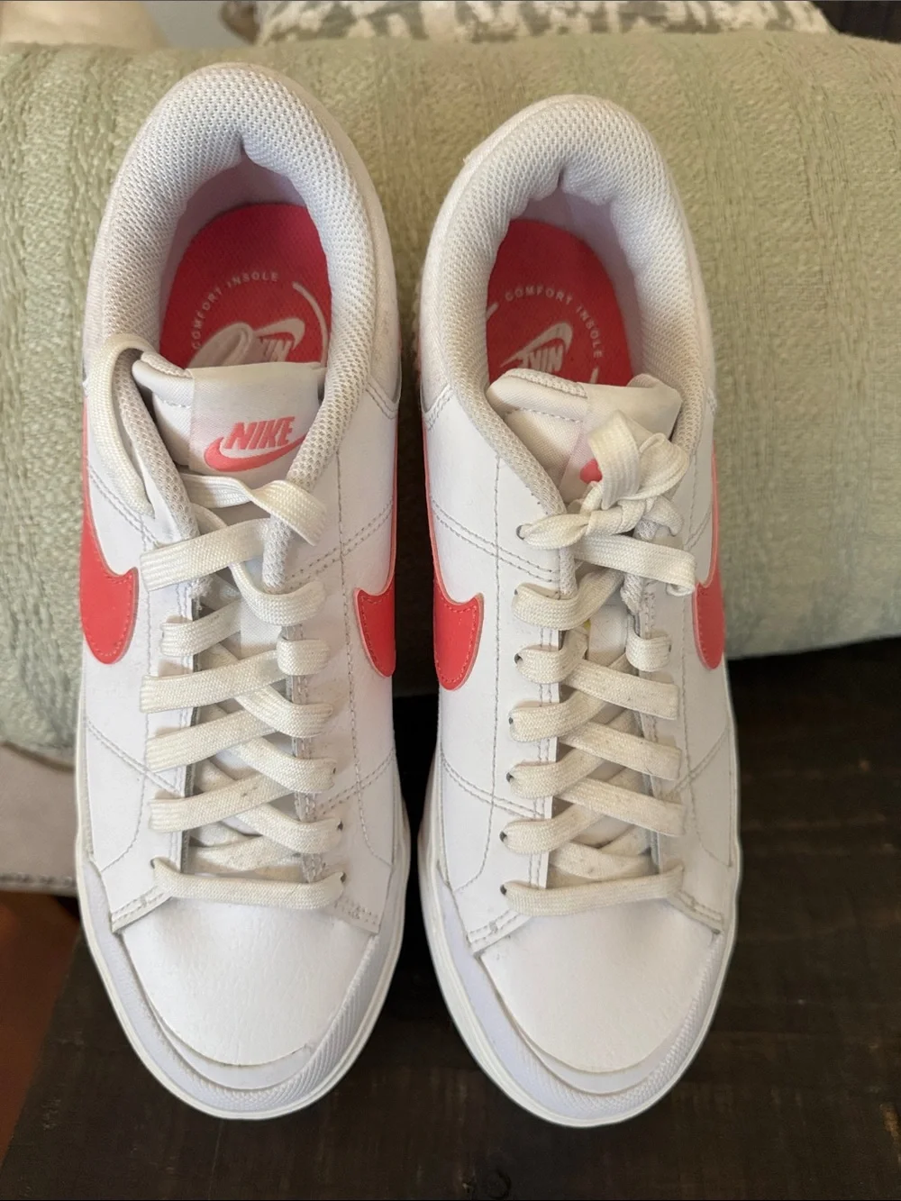 Nike Women’s White & Coral Low-Top Sneakers / Lift